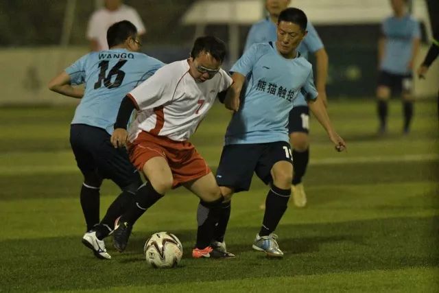 克鲁塞罗向格雷米奥索要马龙转会费用